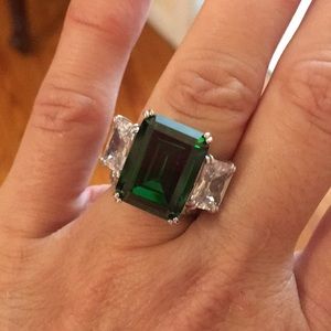 Sterling silver synthetic emerald ring size 6